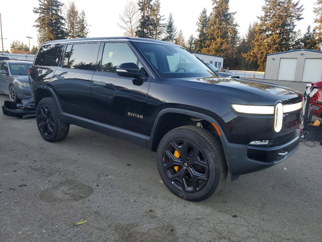 RIVIAN R1S ADVENTURE 2024