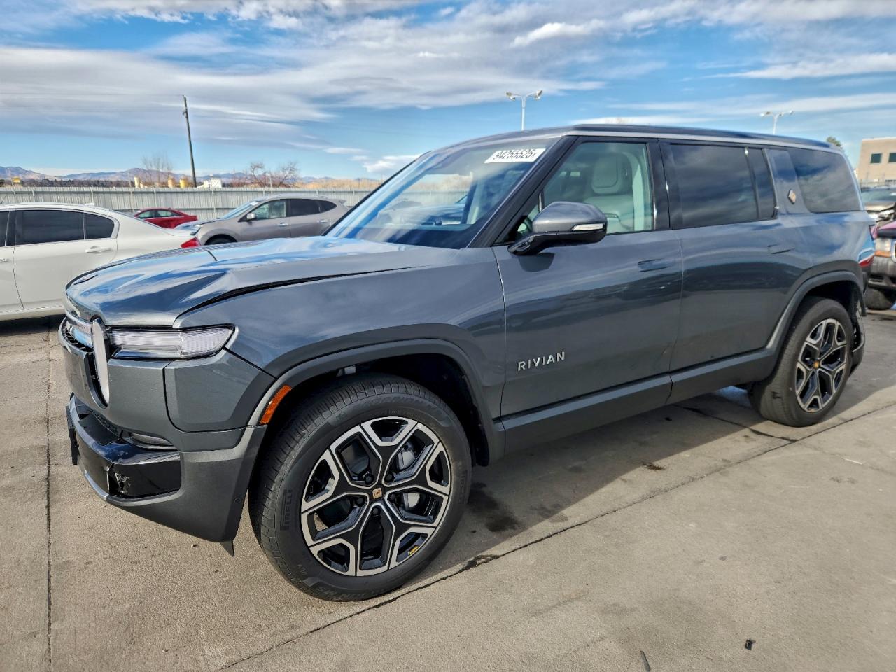 RIVIAN R1S ADVENTURE 2025