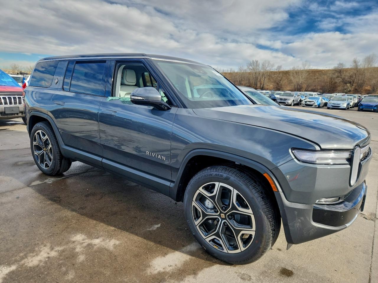 RIVIAN R1S ADVENTURE 2025