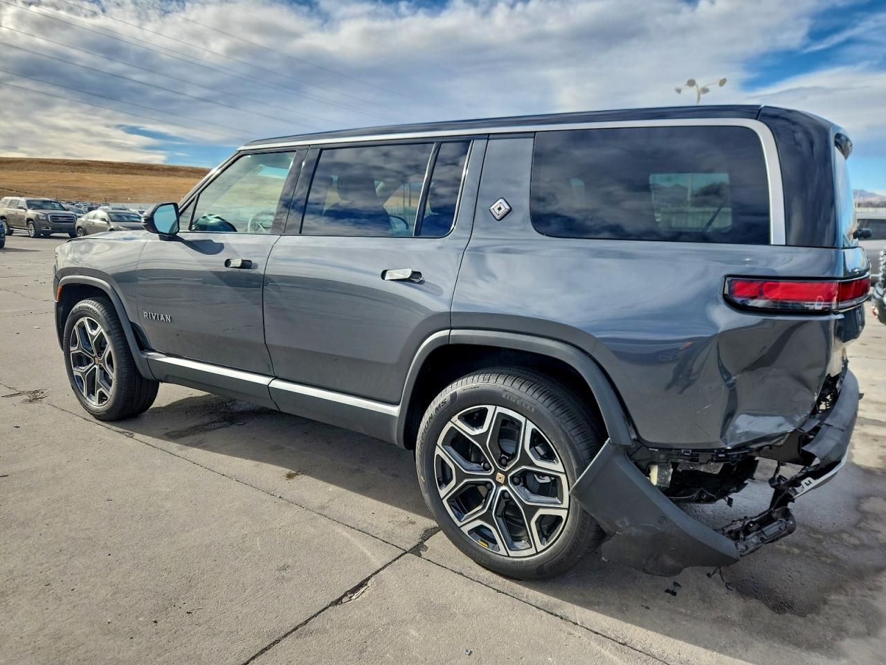 RIVIAN R1S ADVENTURE 2025