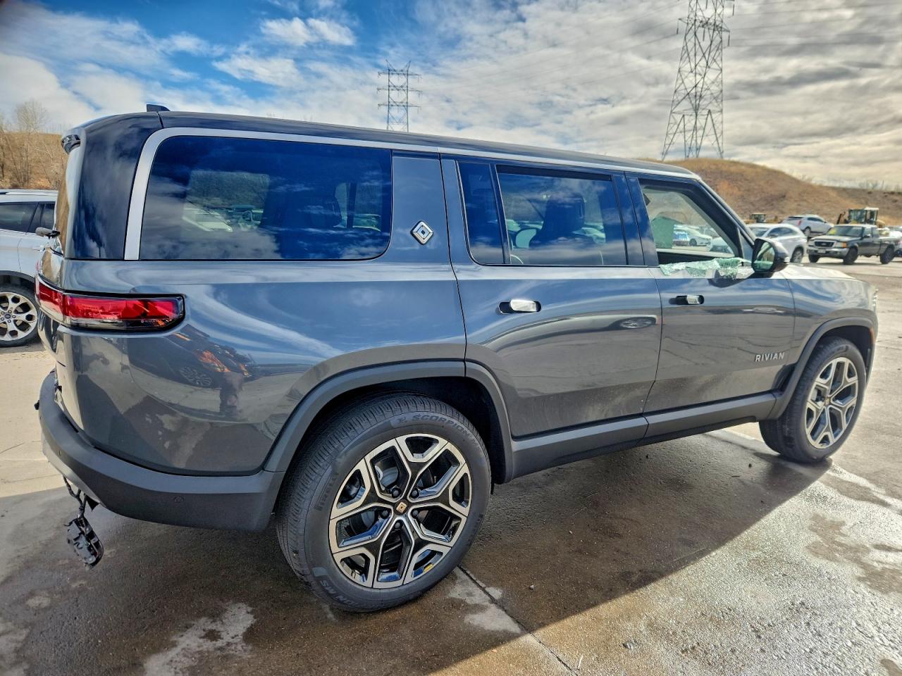 RIVIAN R1S ADVENTURE 2025