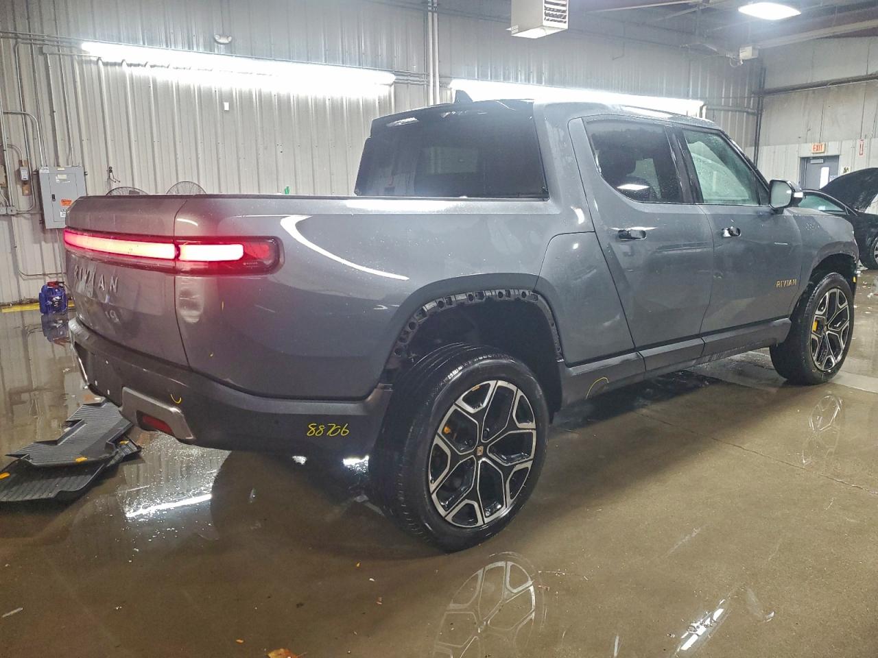 RIVIAN R1T ADVENTURE 2024