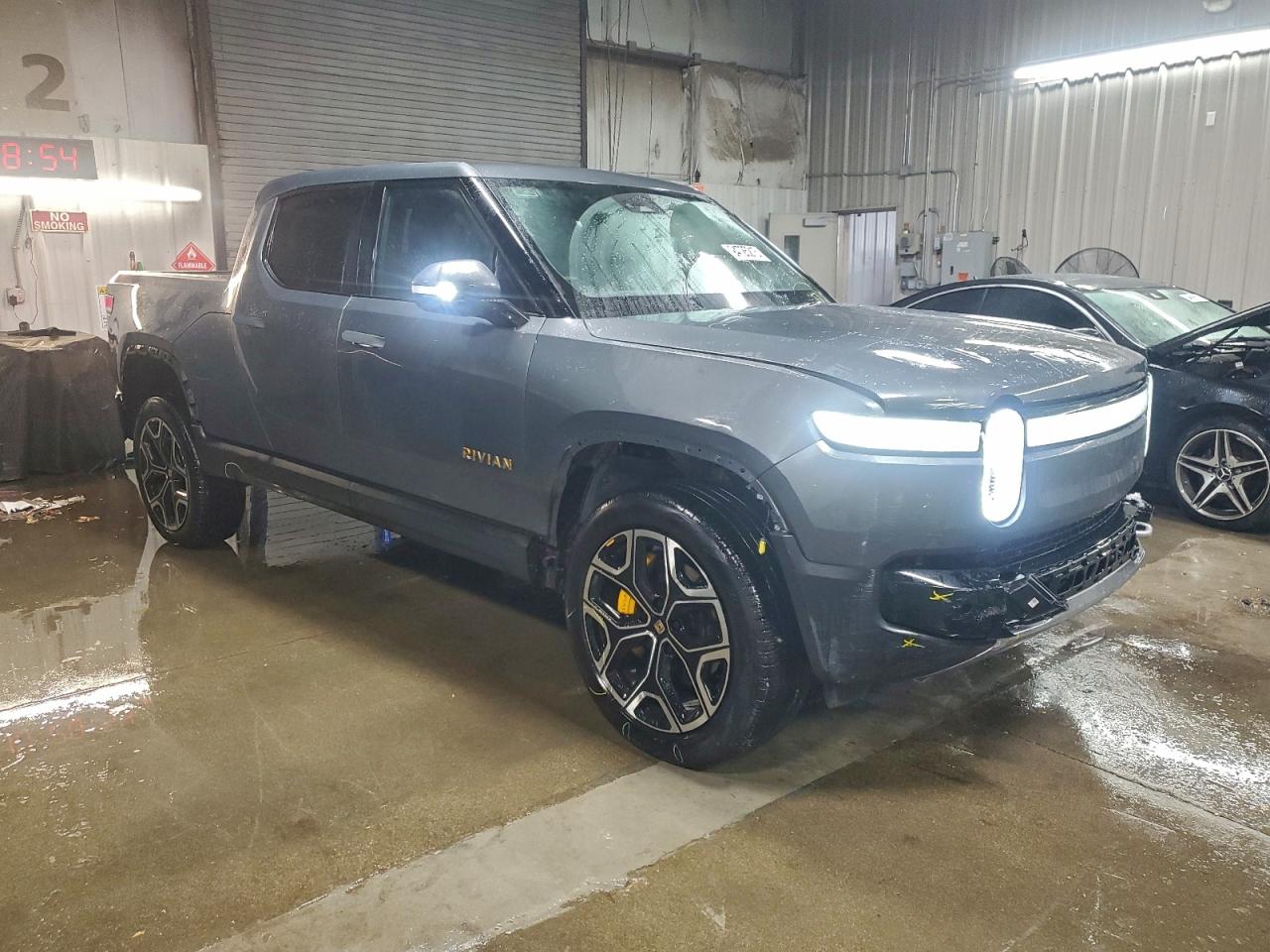 RIVIAN R1T ADVENTURE 2024