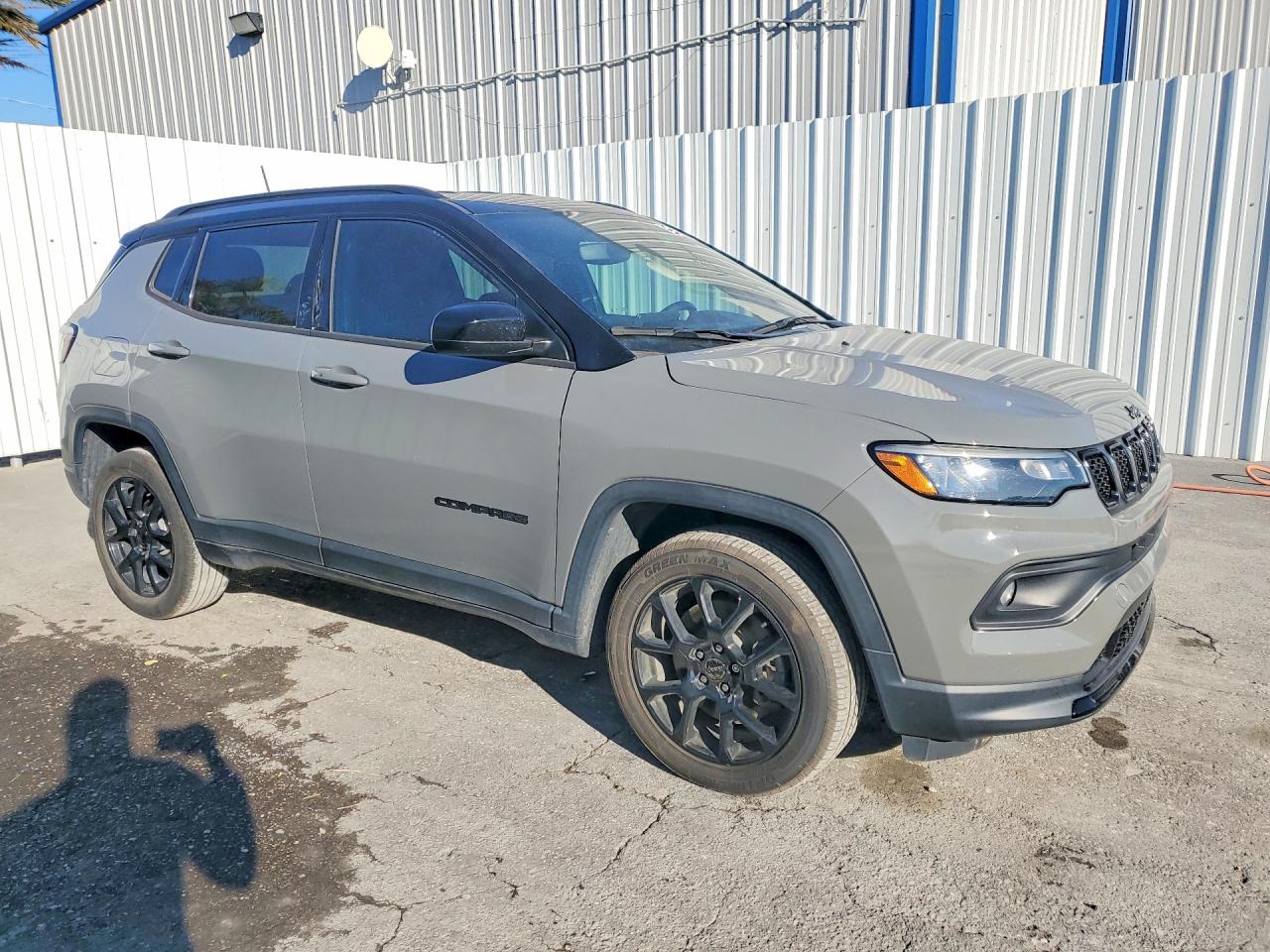 JEEP COMPASS LATITUDE 2023