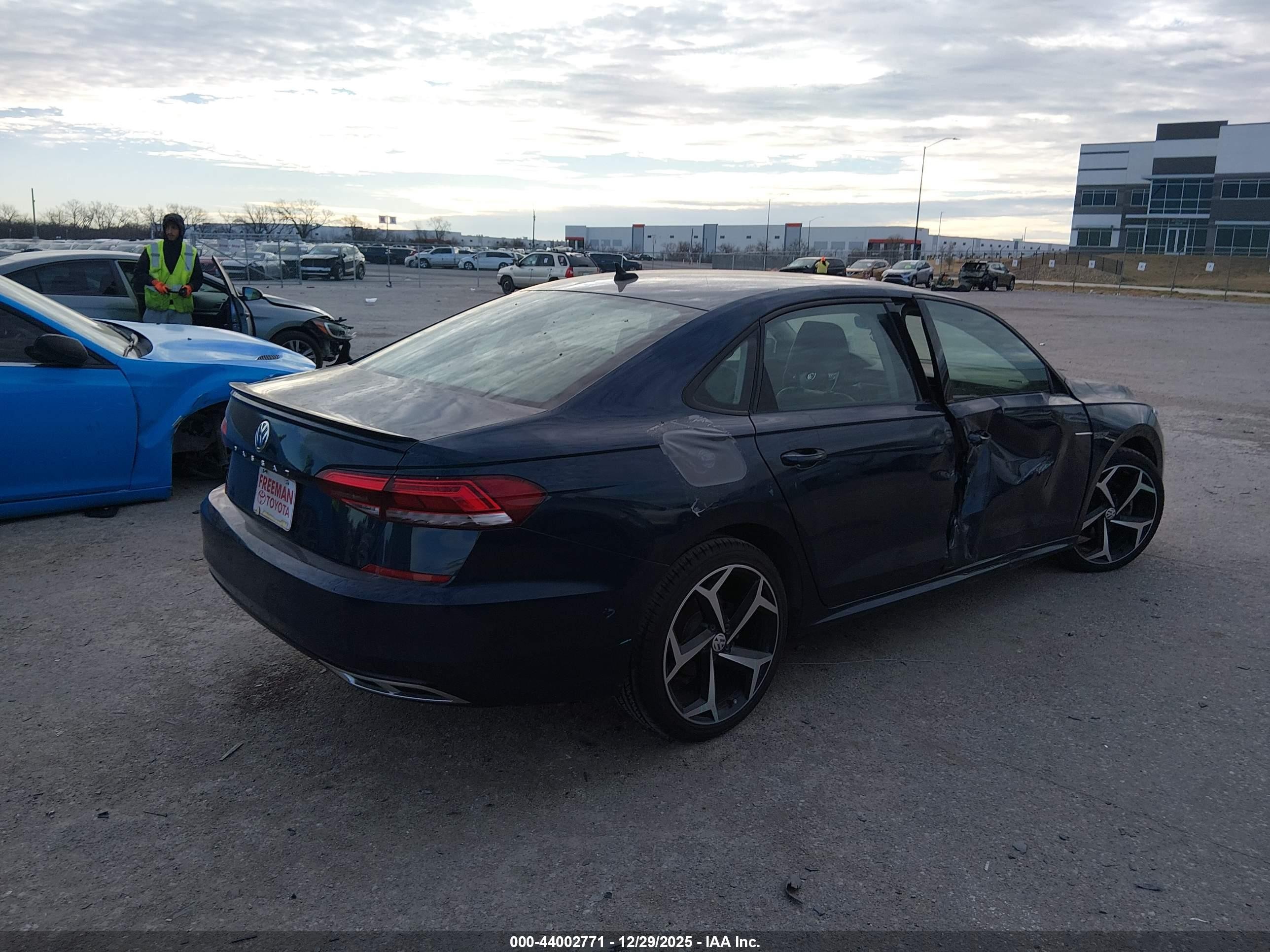 VOLKSWAGEN PASSAT 2.0T R-LINE 2020