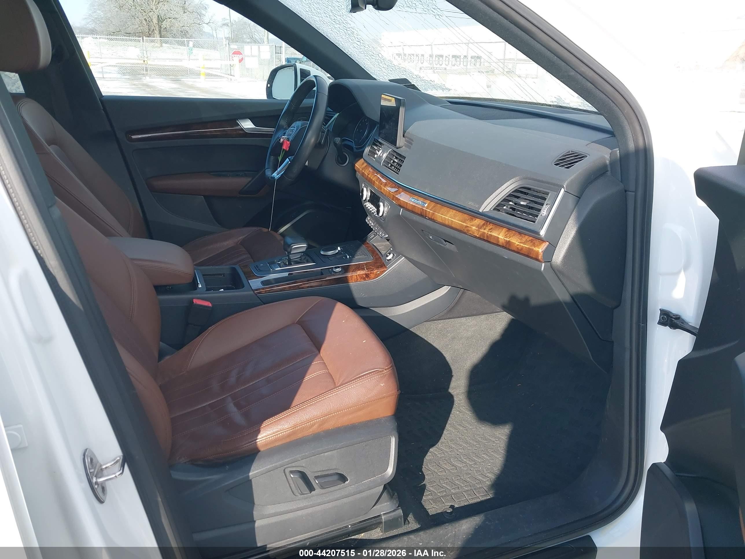 AUDI Q5 2.0T PREMIUM/2.0T TECH PREMIUM 2018
