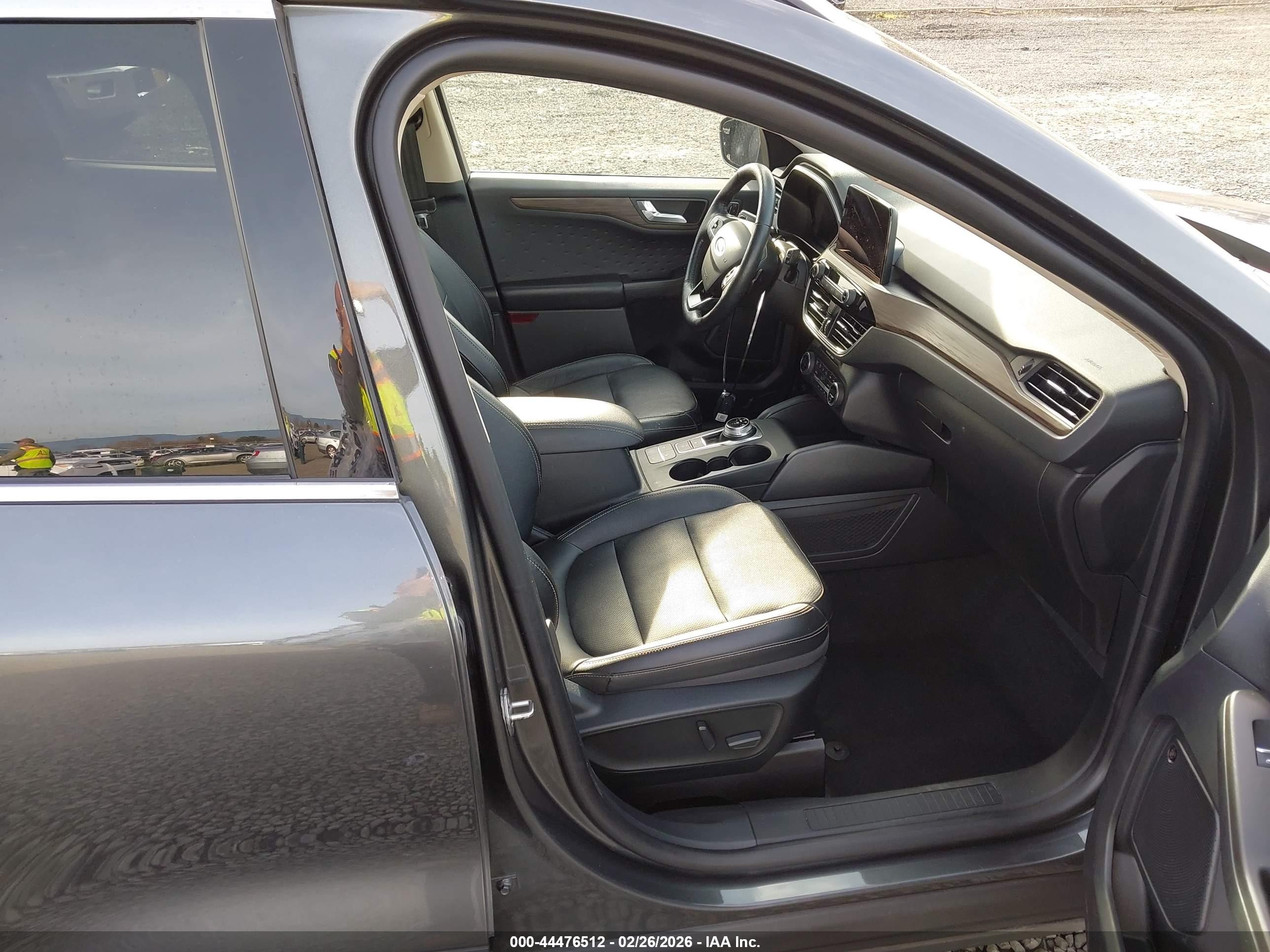 FORD ESCAPE TITANIUM 2020