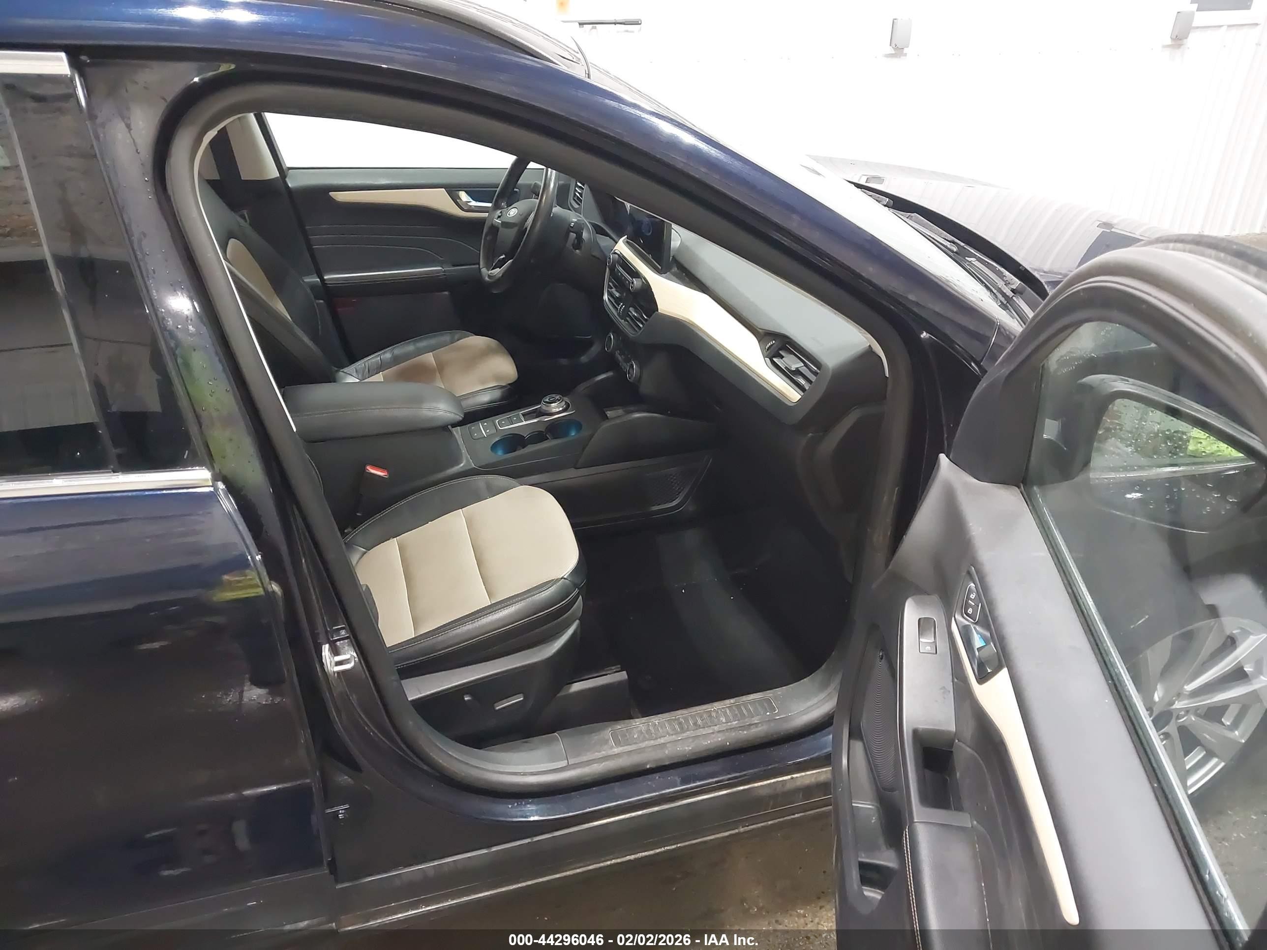 FORD ESCAPE TITANIUM 2021