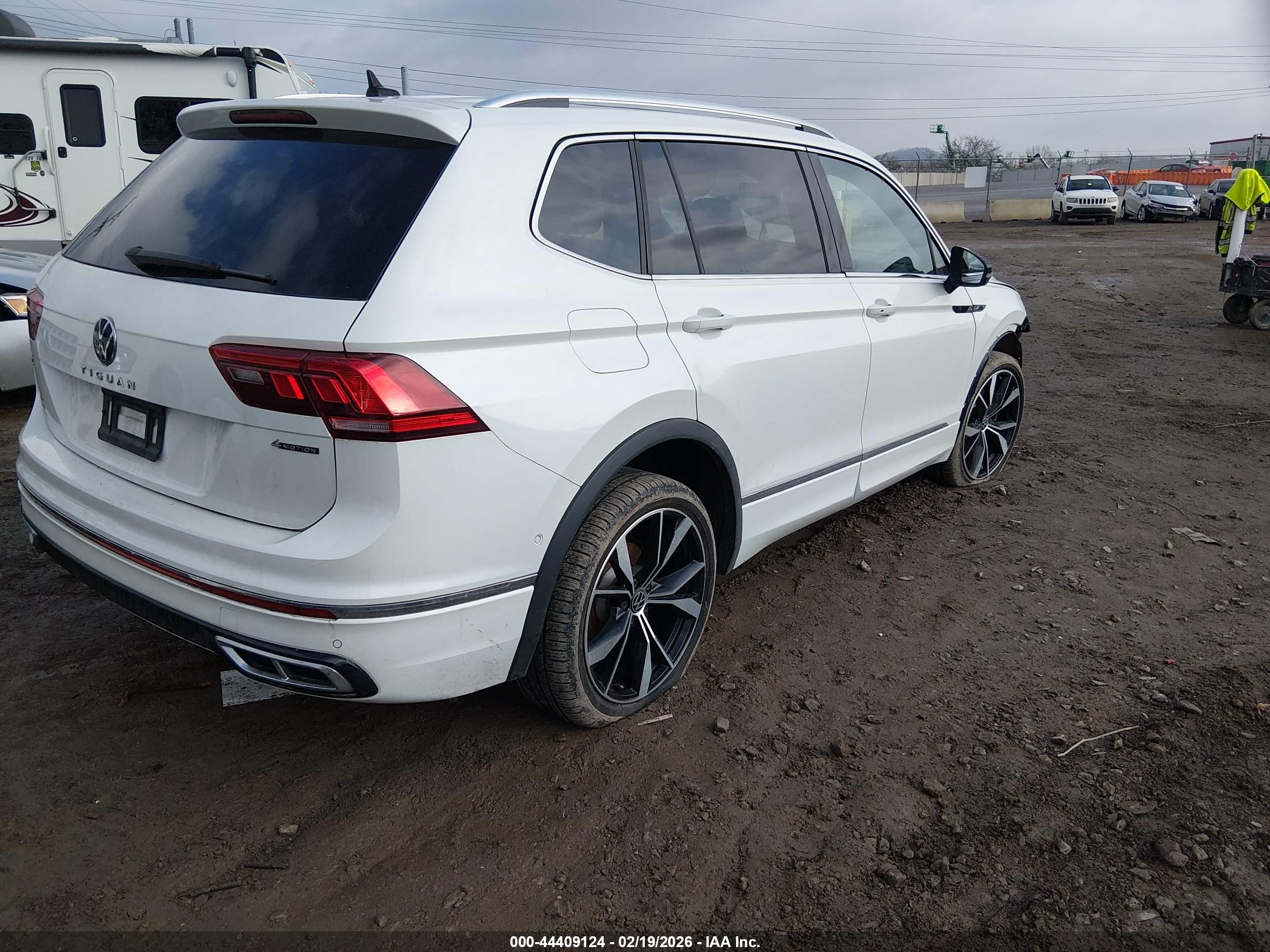 VOLKSWAGEN TIGUAN 2.0T SEL R-LINE 2024