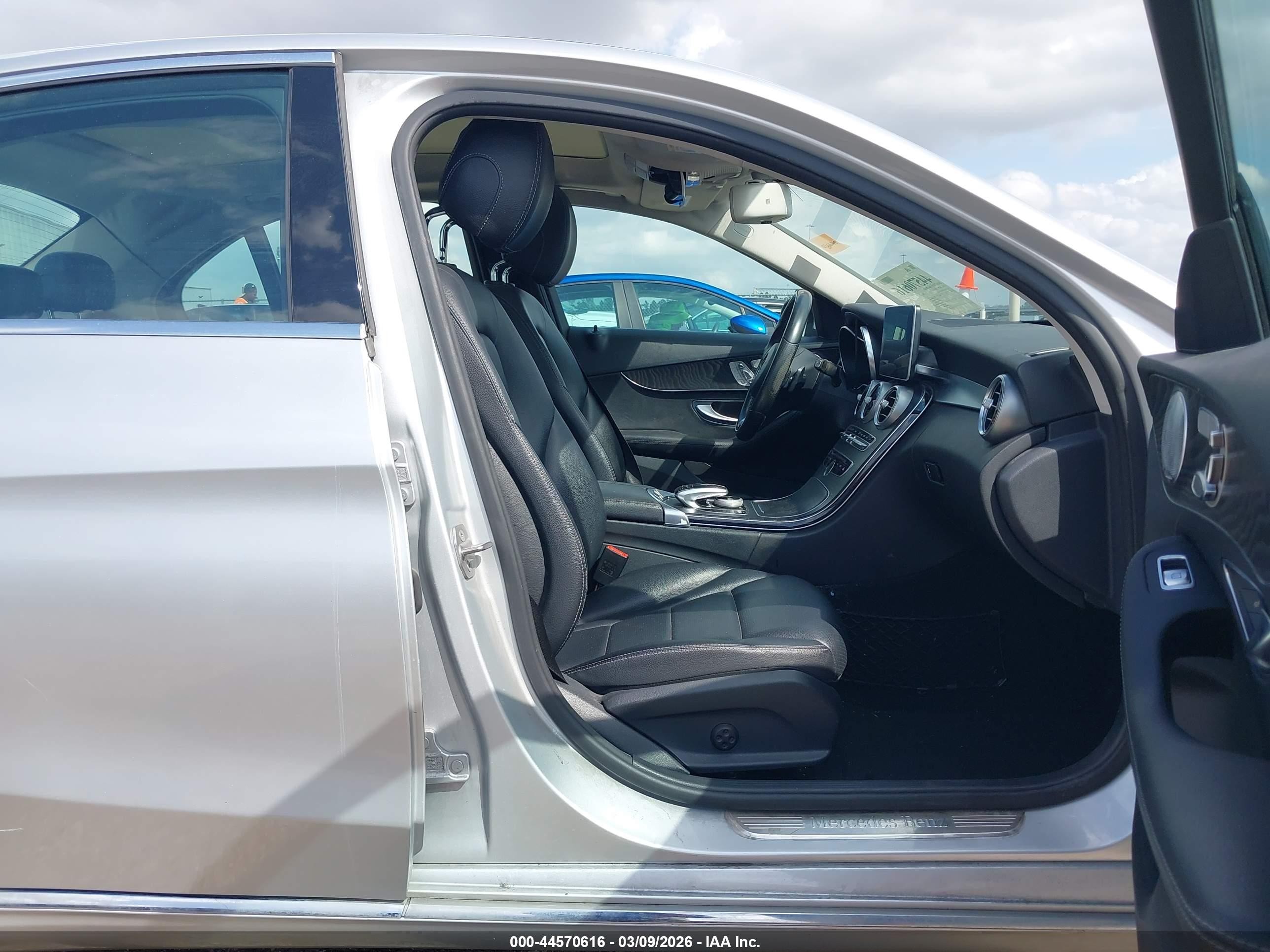 MERCEDES-BENZ C 300 2016