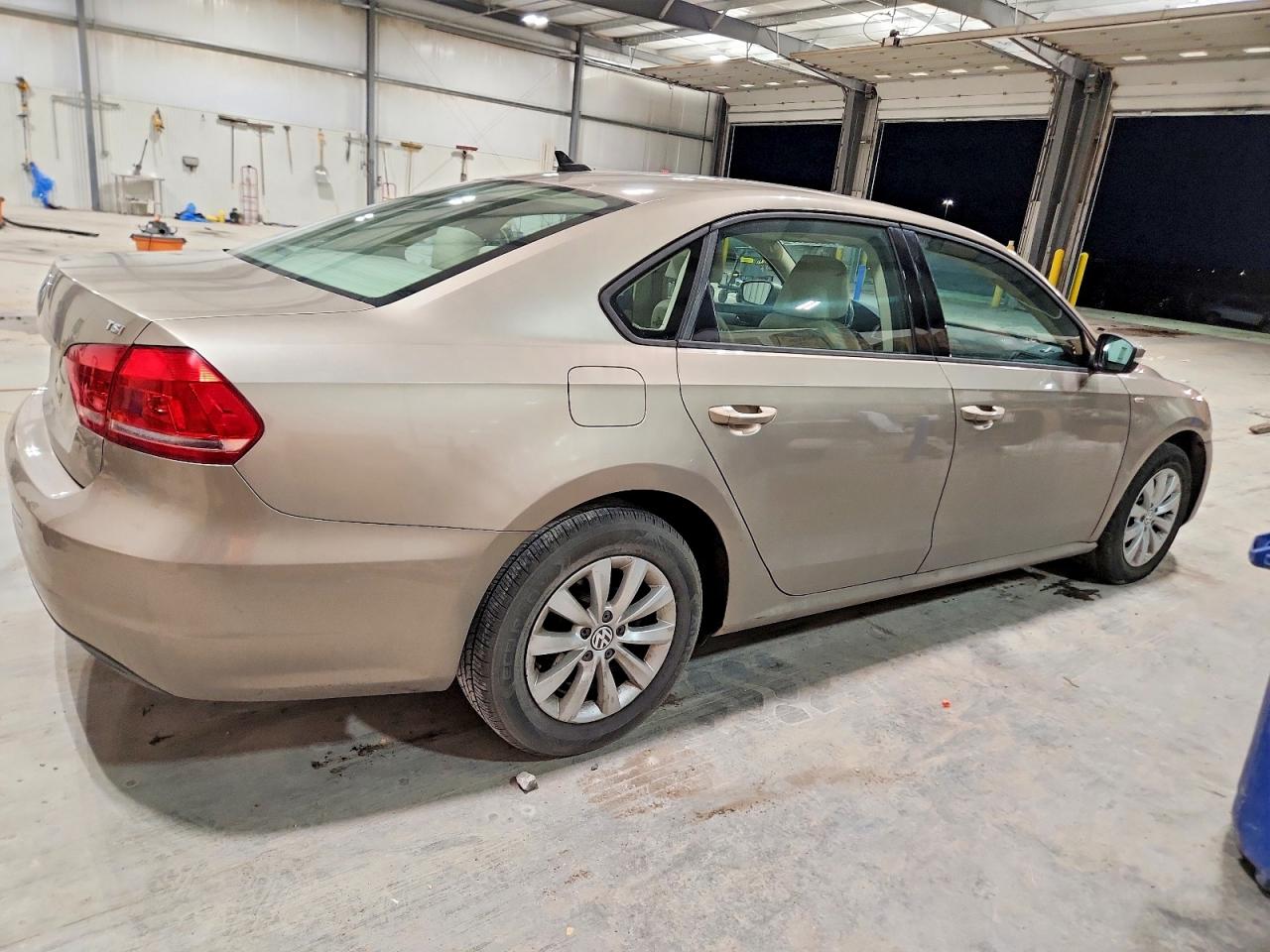 VOLKSWAGEN Passat S 2015
