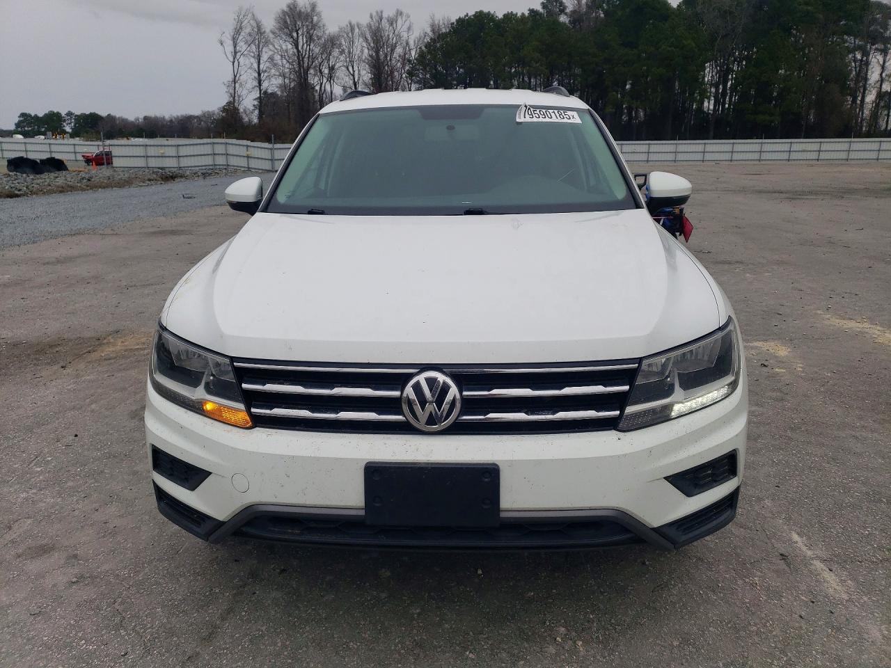 VOLKSWAGEN Tiguan S 2021