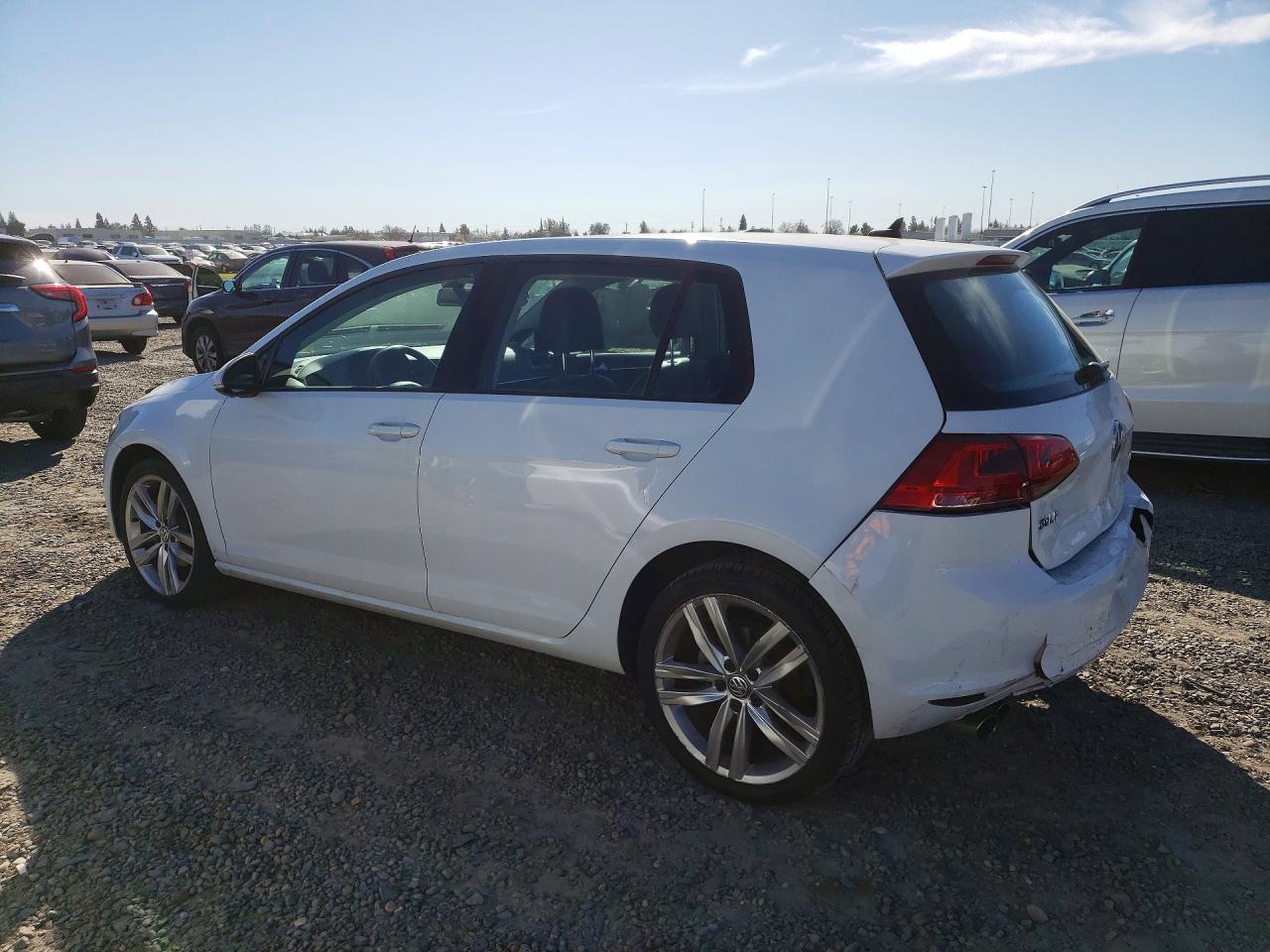 VOLKSWAGEN Golf 2015