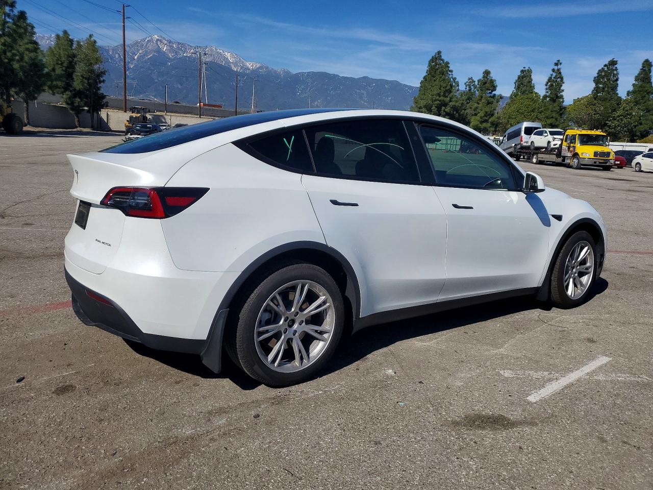 TESLA Model Y 2024