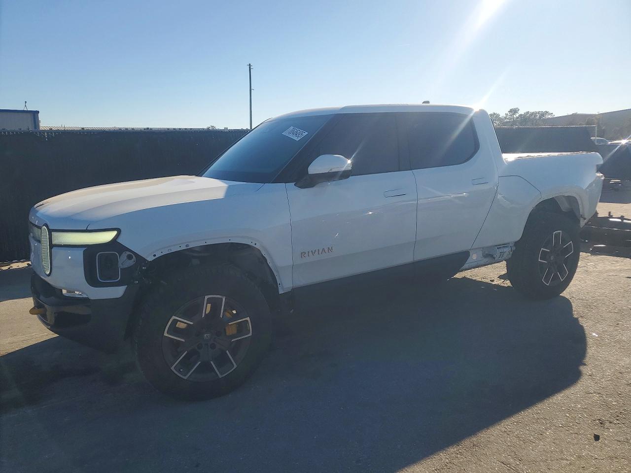 RIVIAN R1t Adventure 2023