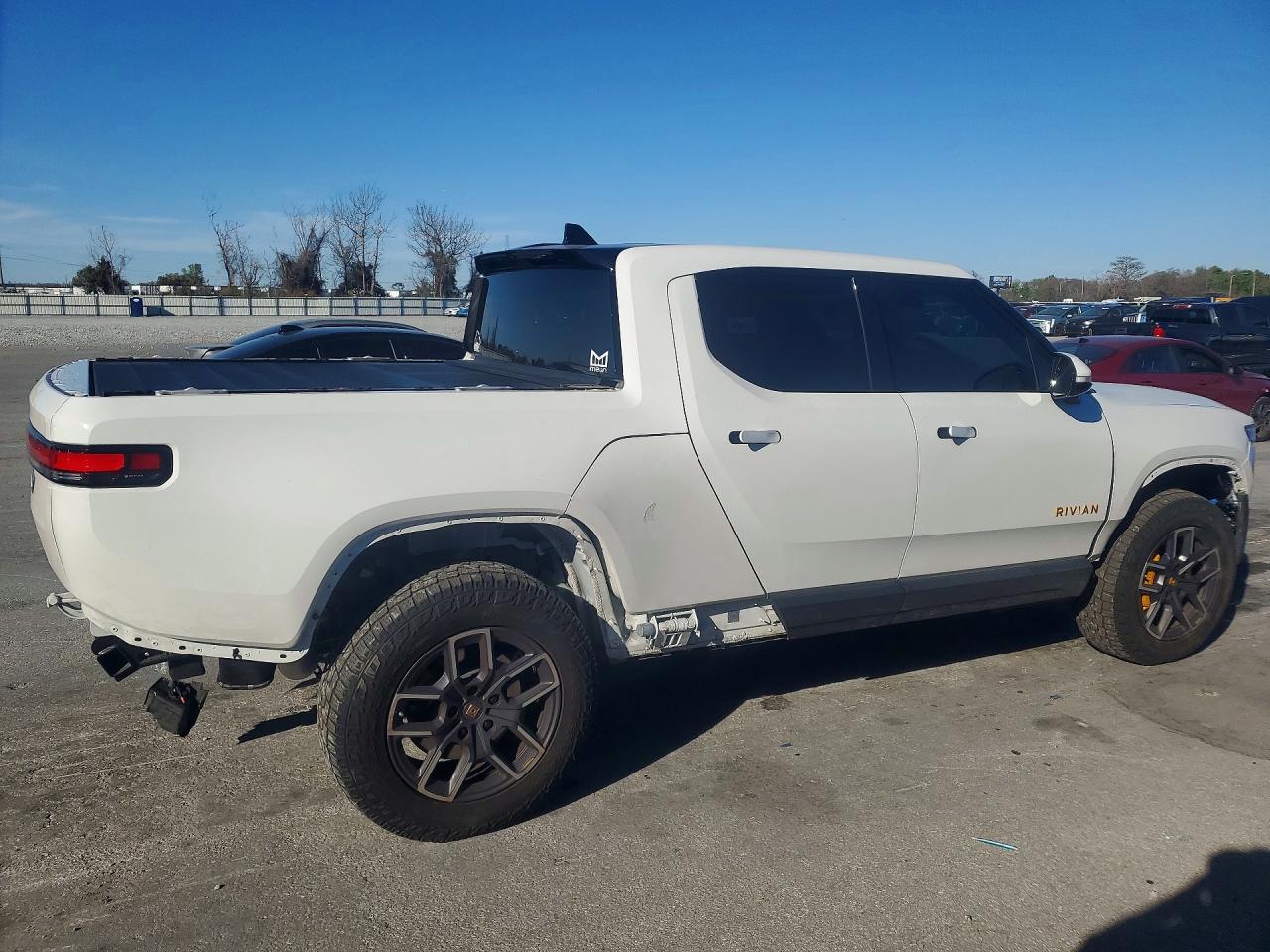 RIVIAN R1t Adventure 2023