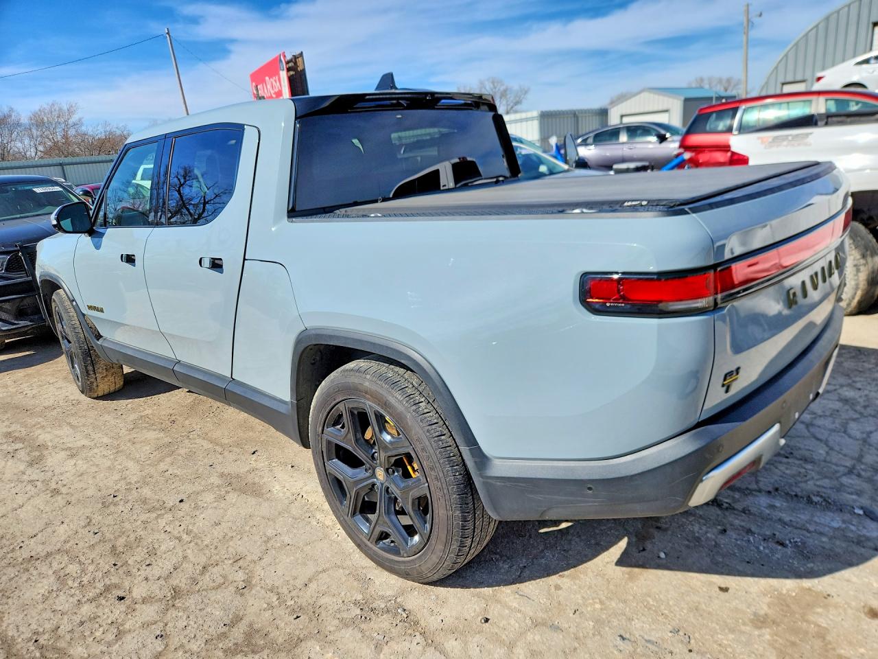 RIVIAN R1t Adventure 2023