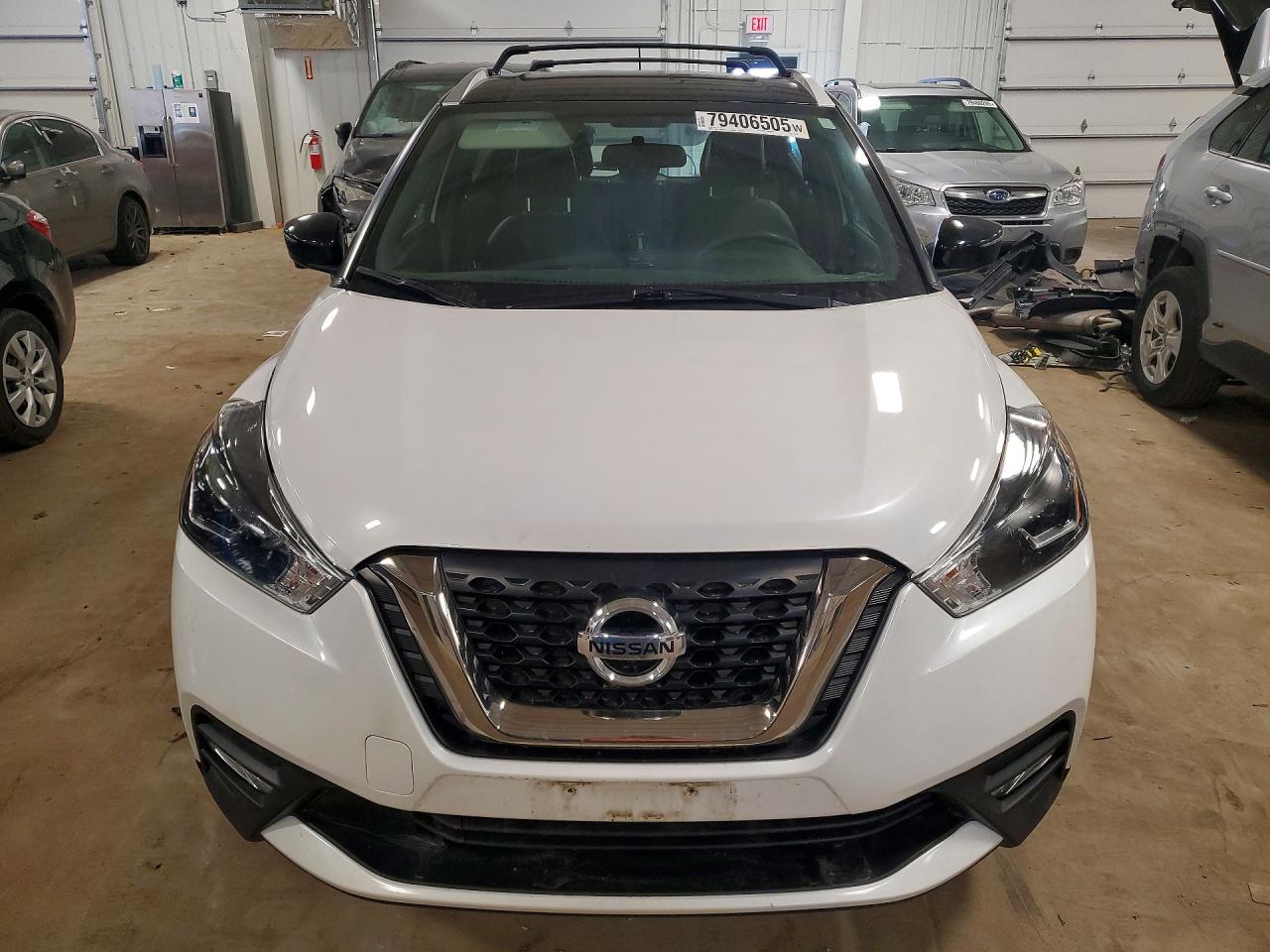 NISSAN Kicks Sr 2019