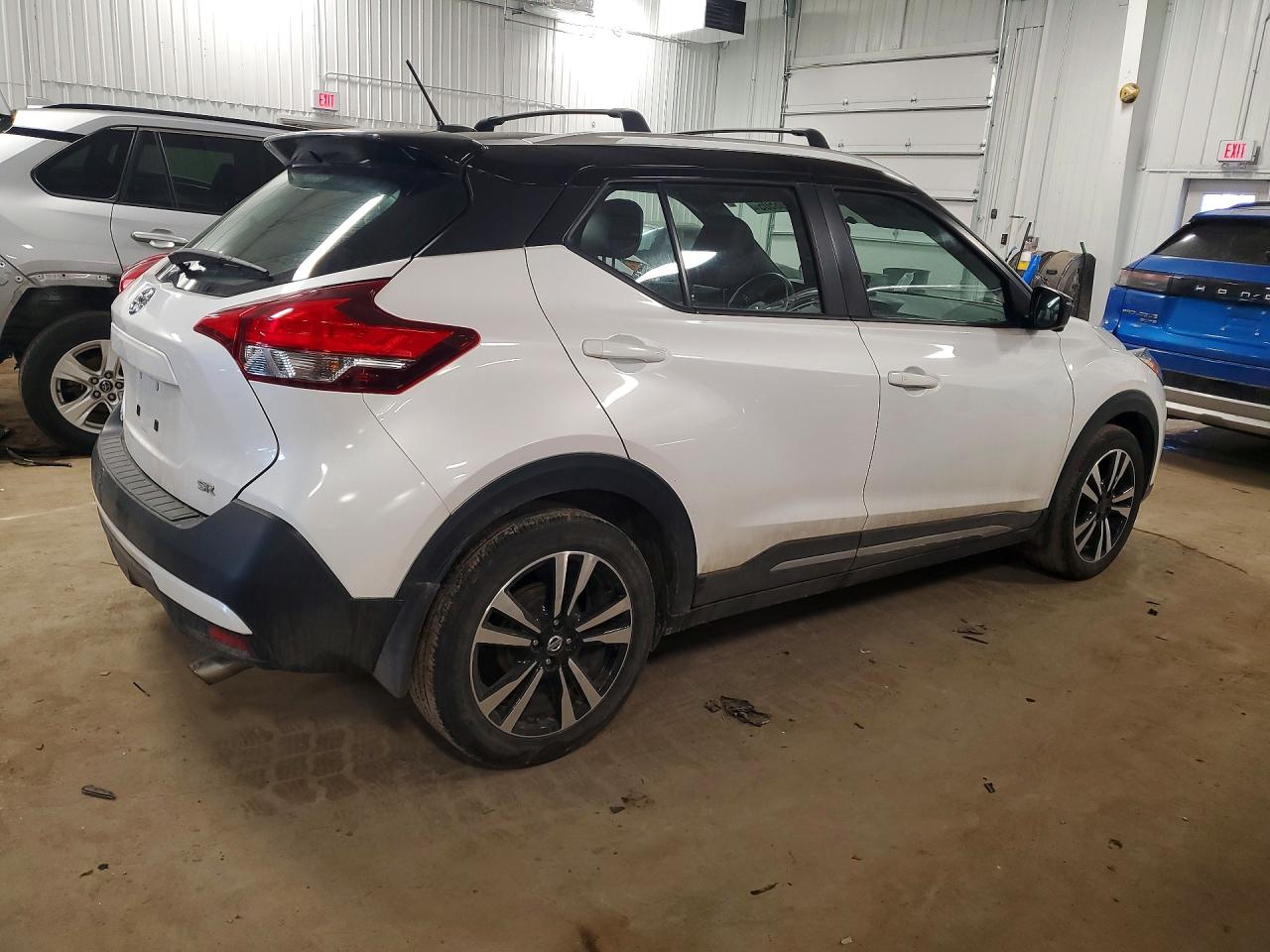 NISSAN Kicks Sr 2019
