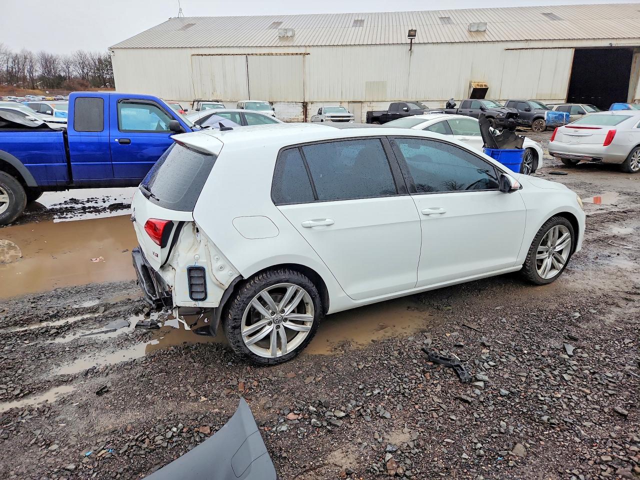 VOLKSWAGEN Golf 2015