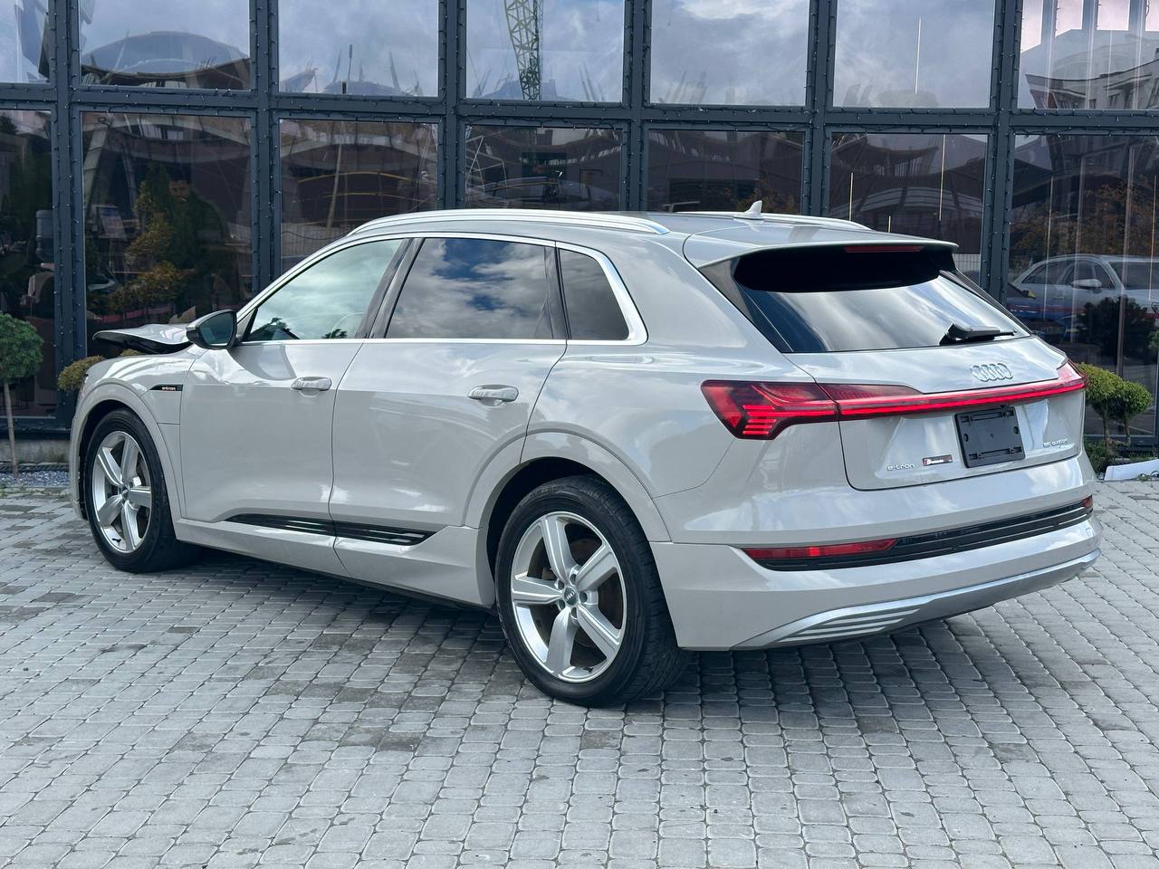 Audi e-tron 2019