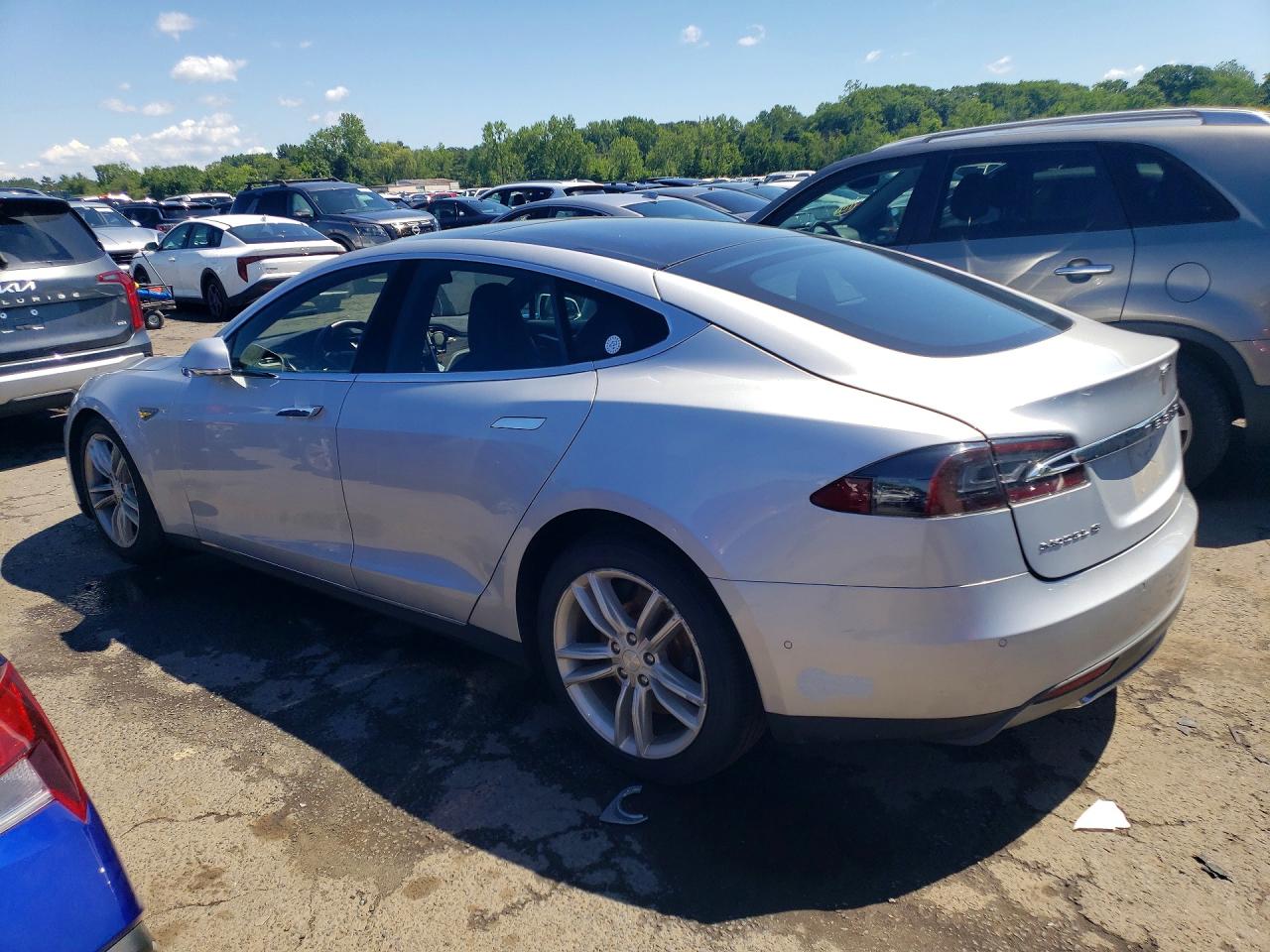 Tesla Model S 2015