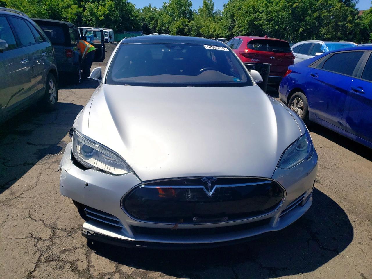 Tesla Model S 2015
