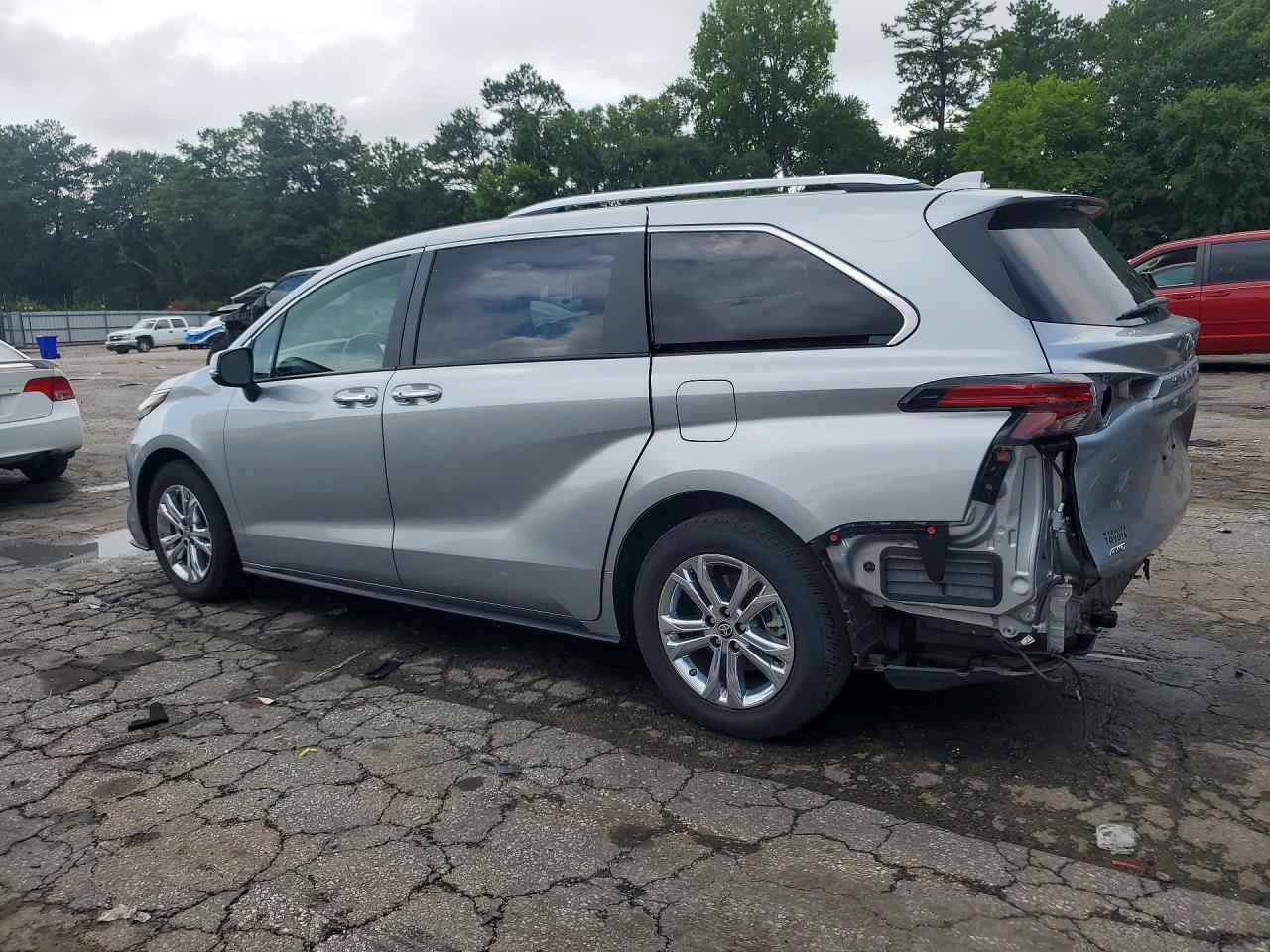 Toyota Sienna Platinum 7-passenger 2023