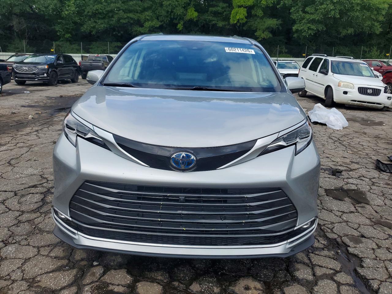 Toyota Sienna Platinum 7-passenger 2023