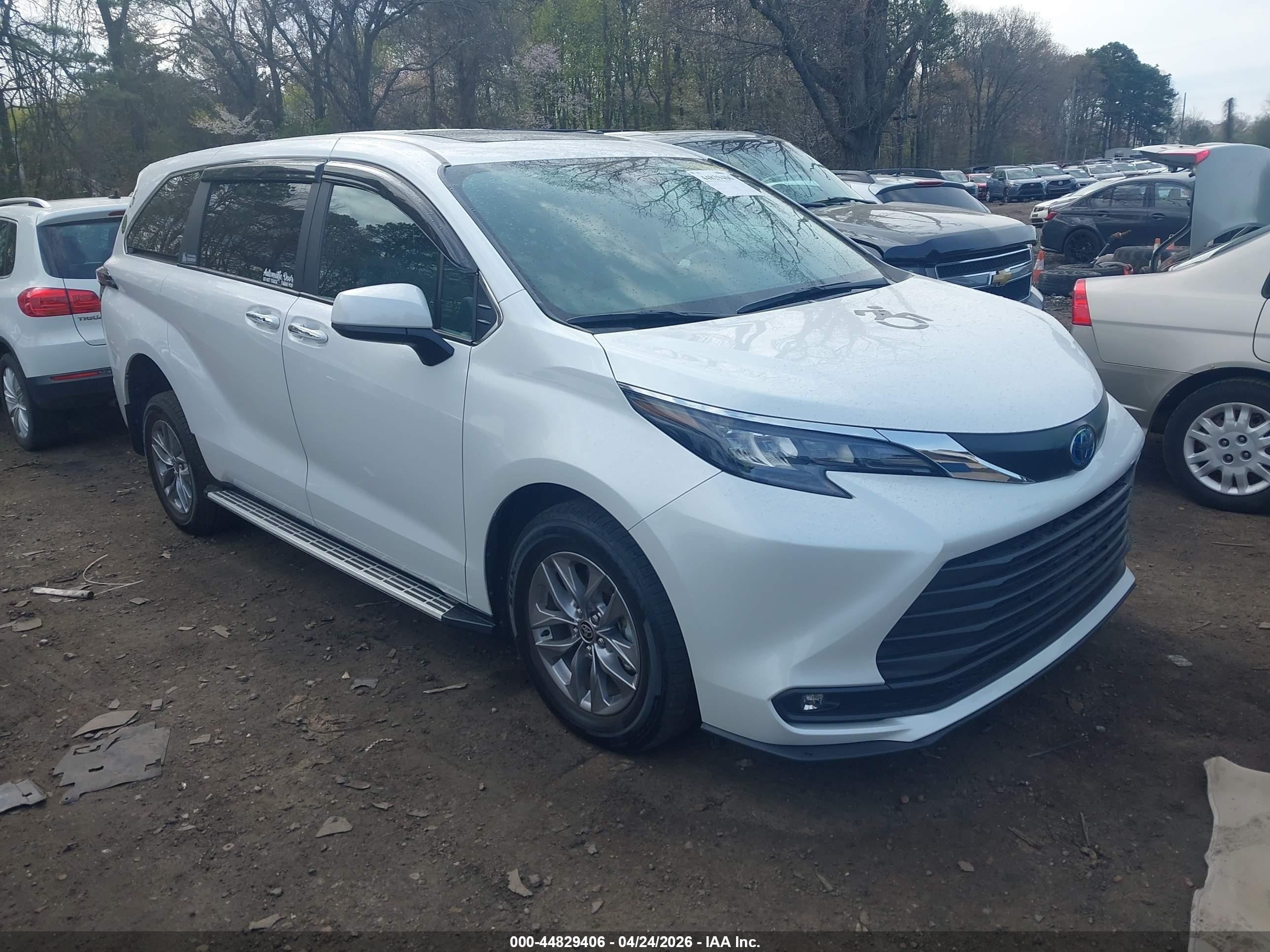 Toyota Sienna Xle 8 Passenger 2025