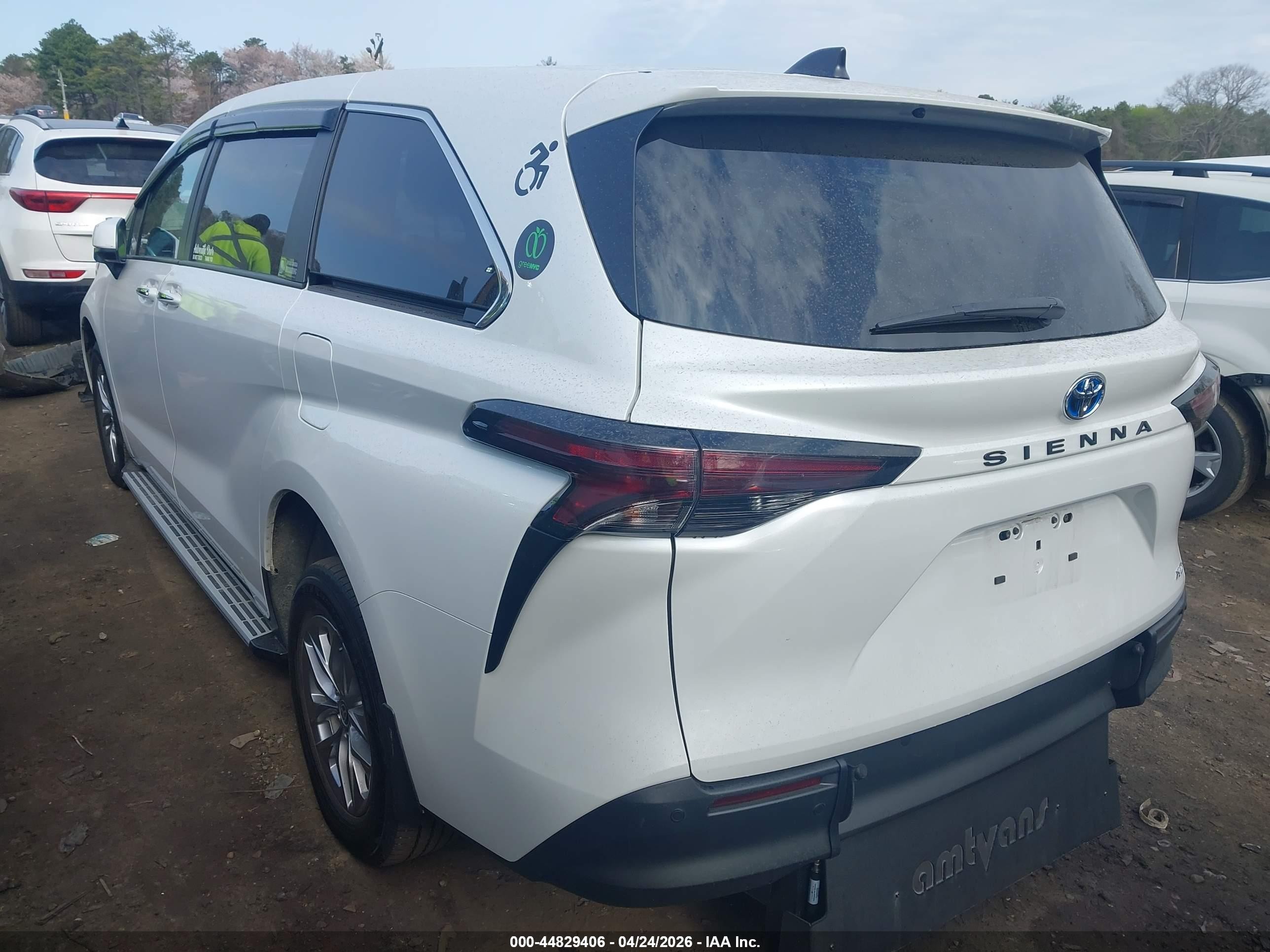 Toyota Sienna Xle 8 Passenger 2025