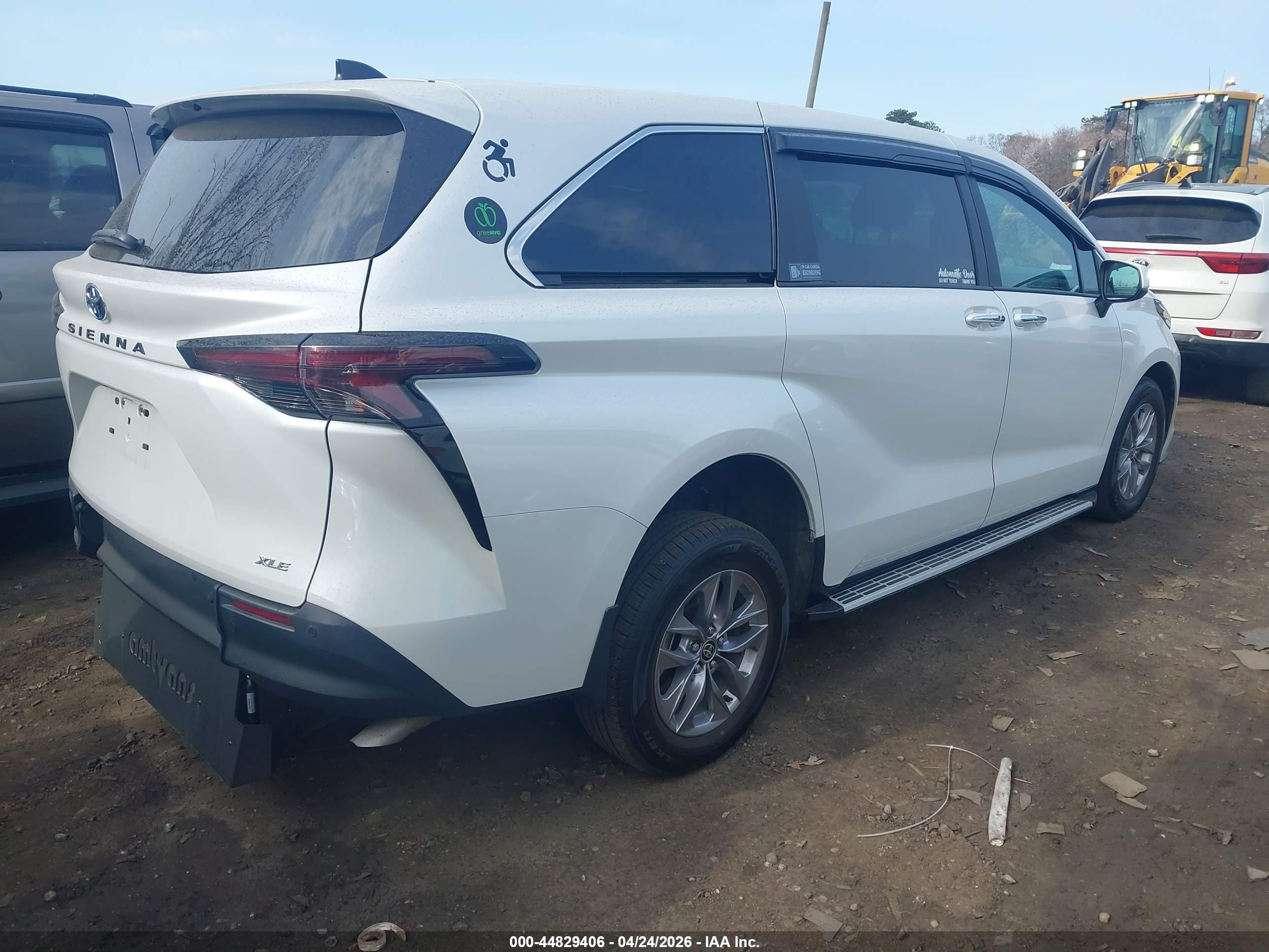Toyota Sienna Xle 8 Passenger 2025
