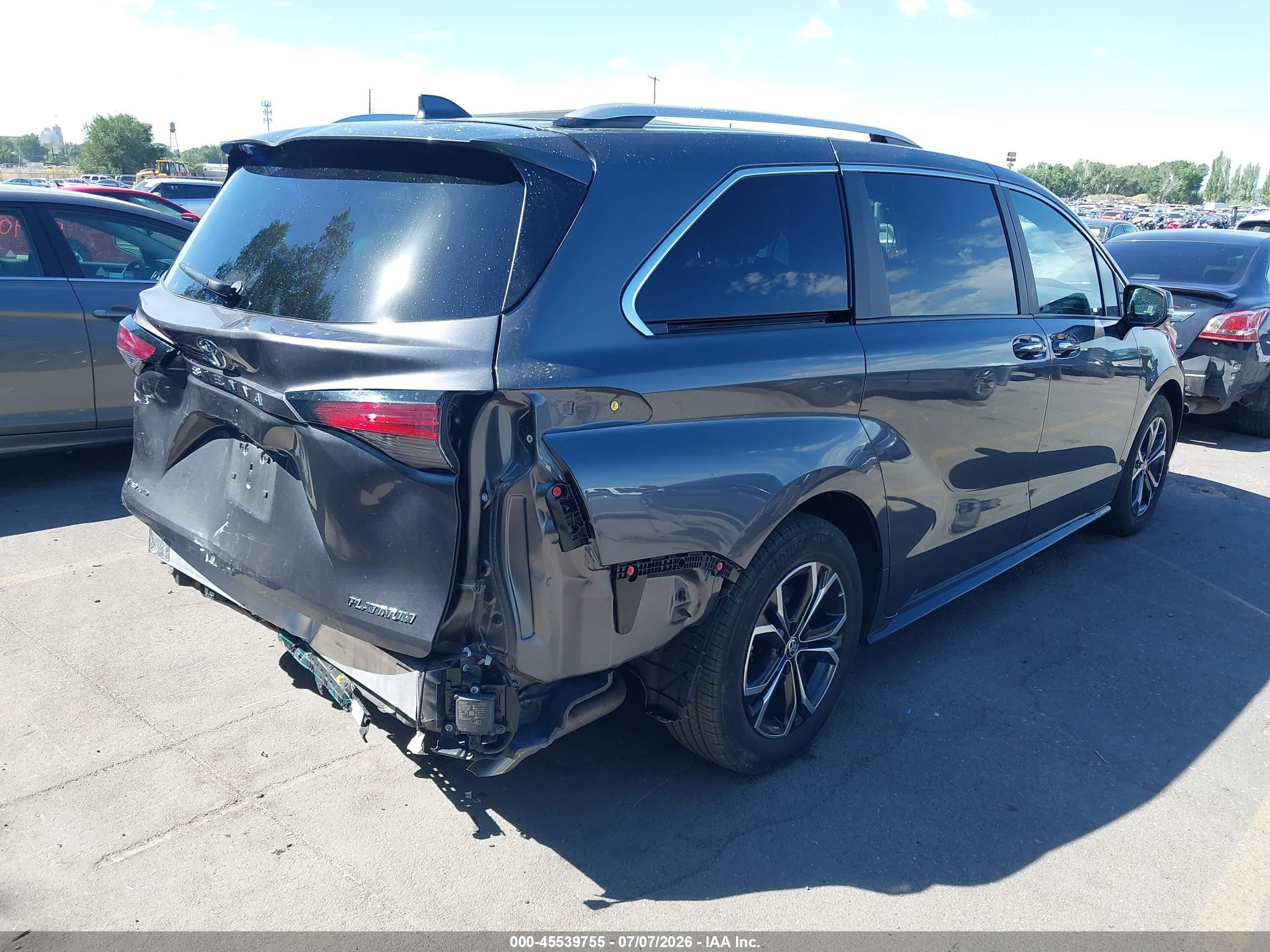 Toyota Sienna Platinum 2025