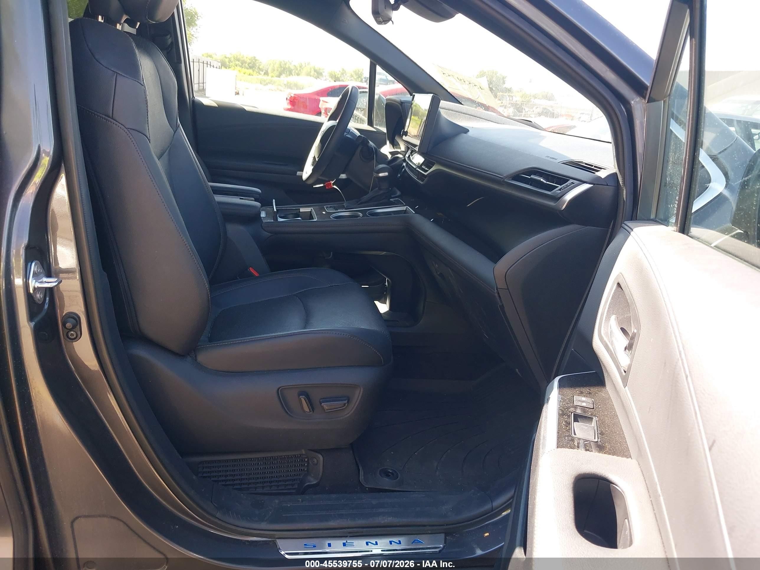 Toyota Sienna Platinum 2025