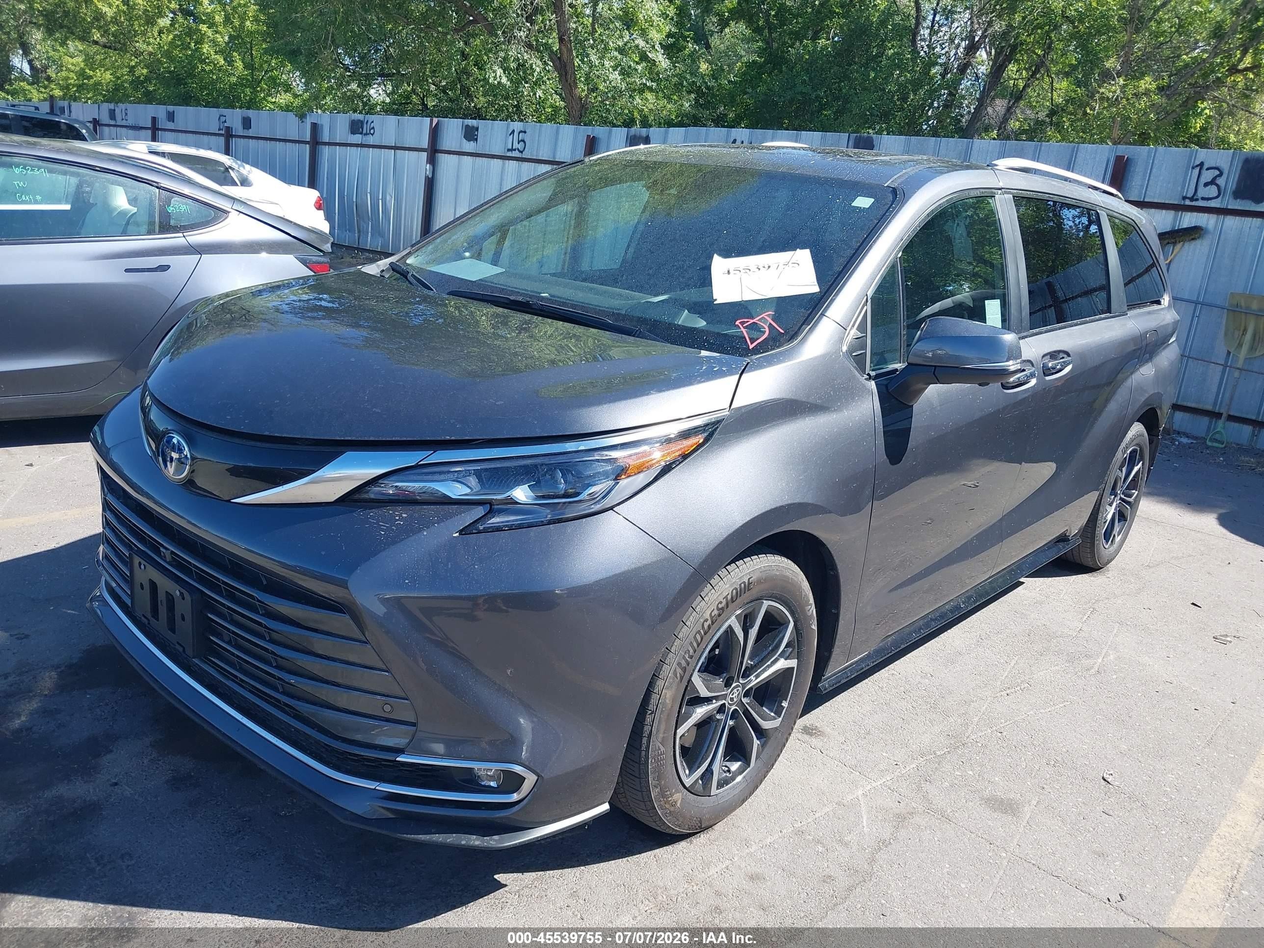 Toyota Sienna Platinum 2025